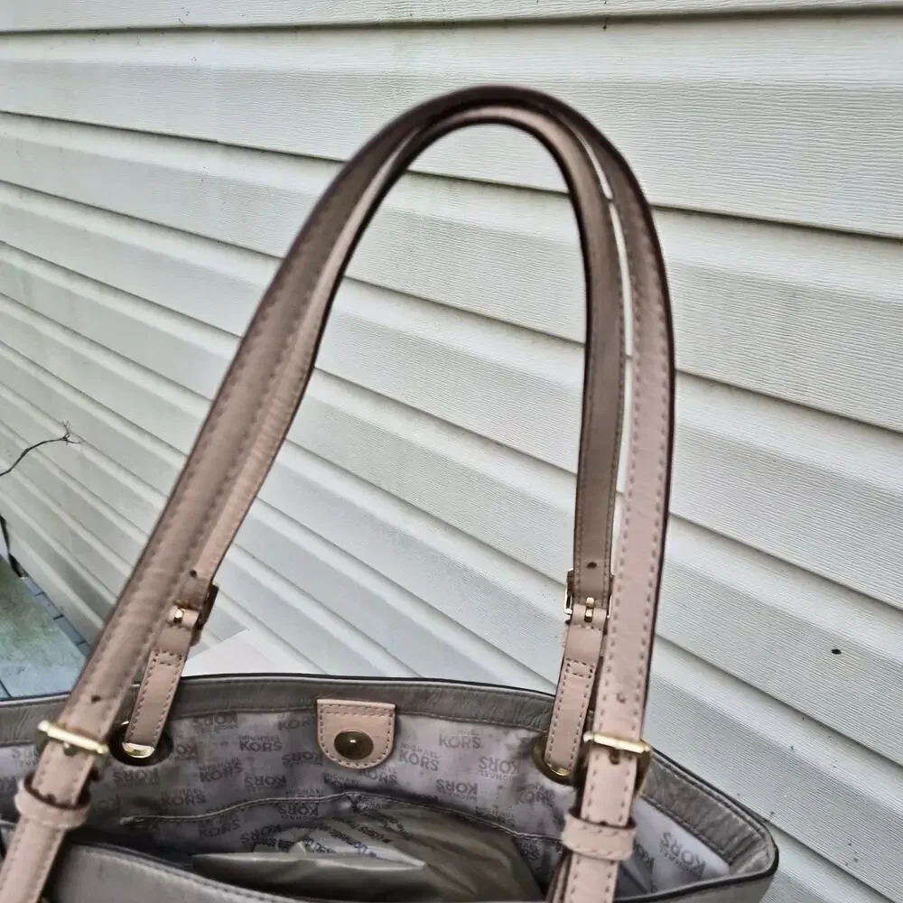 Michael Kors Voyager EW‎ Tote Leather Shoulder Bag